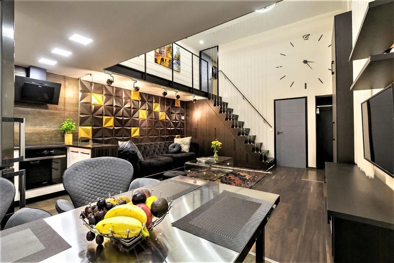 Goldcentral Apartment Art B6-Private Terrace-Steps From New York Cafe Budapeszt